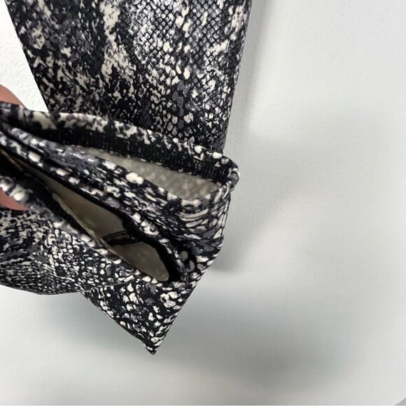 NWOT SPANX Faux Leather Snake Shine Leggings - Picture 8 of 14